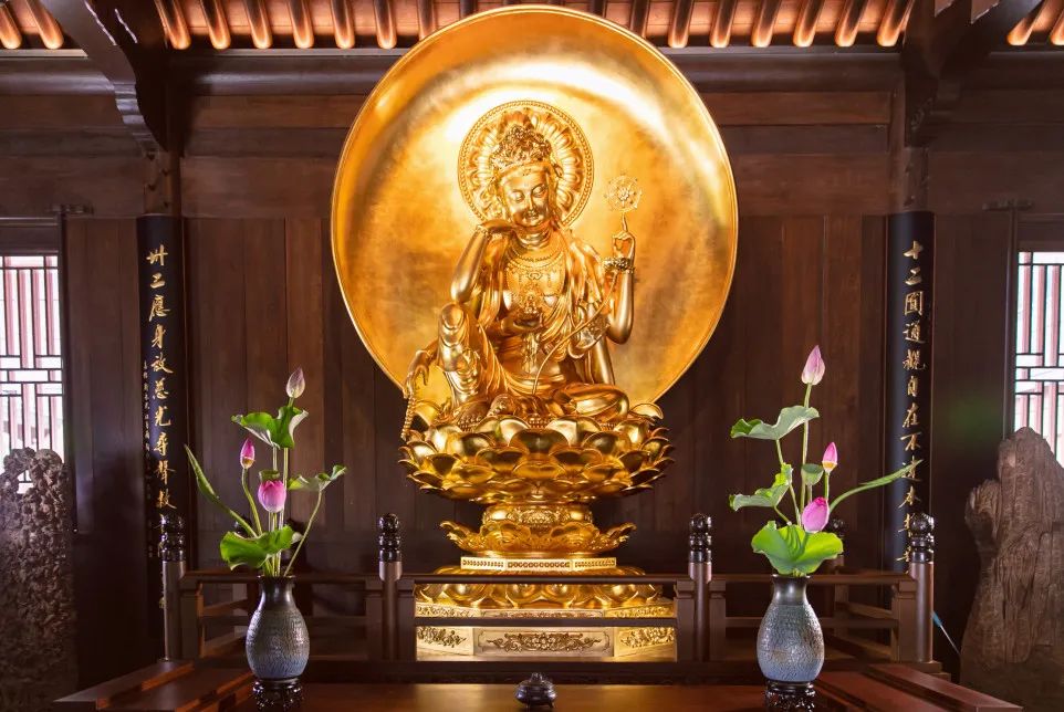 相貌端庄为何因前世鲜花供佛,教你1000种求佛方法