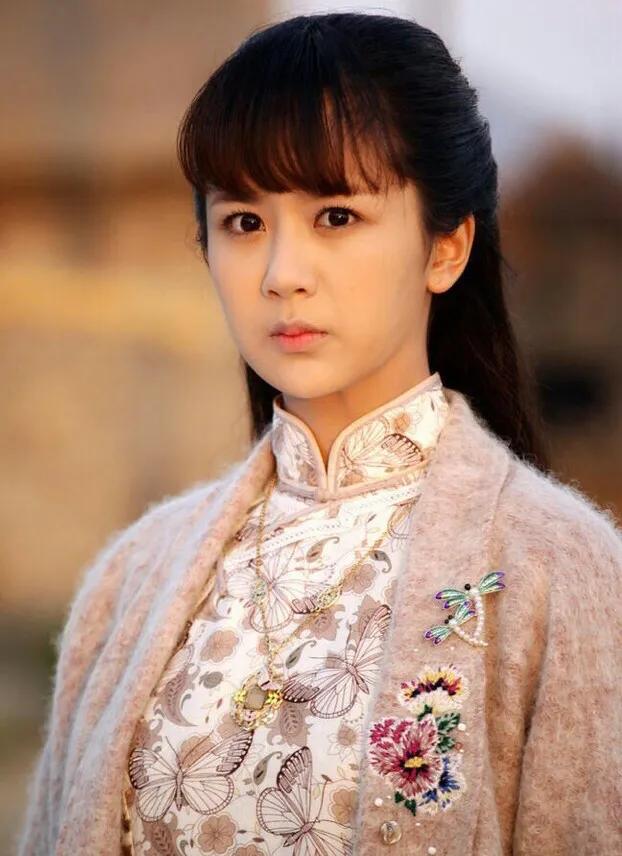 厚刘海和稀刘海哪个好看,厚刘海和八字刘海