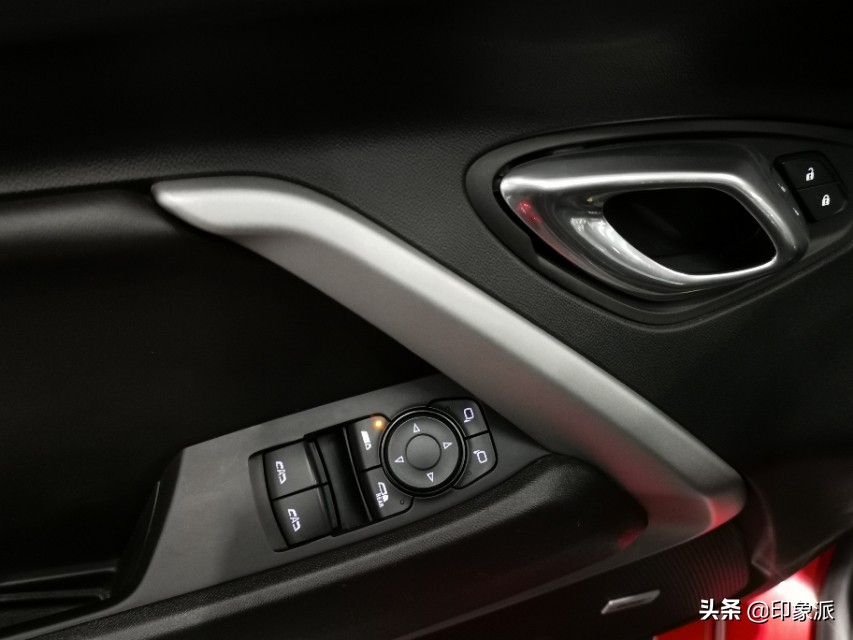 大黄蜂跑车科迈罗敞篷版高配,科迈罗大黄蜂敞篷版噪音大吗