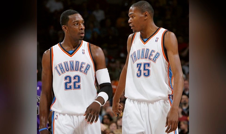 kd杜兰特战靴简版5代,kd球鞋最新