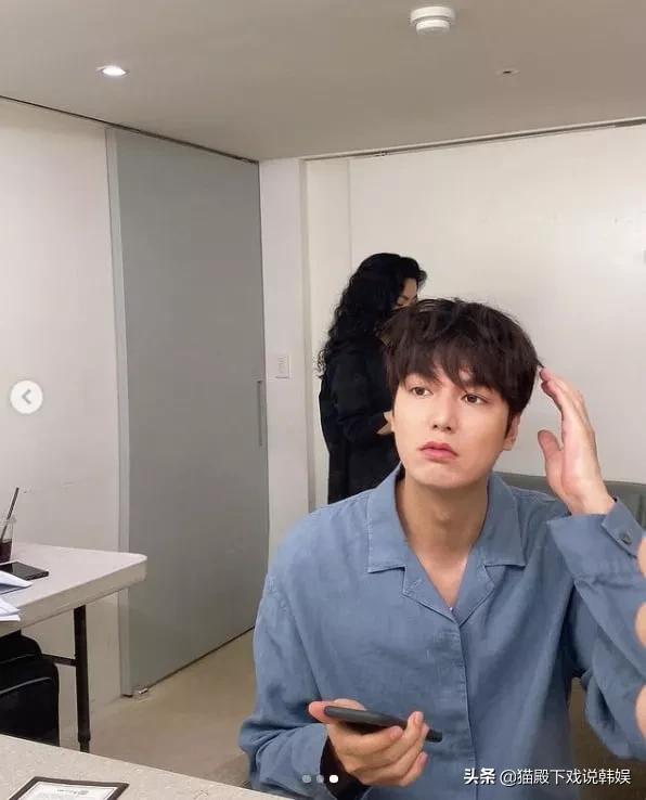 金智媛和泰妍,边伯贤金泰妍同台泰妍领奖