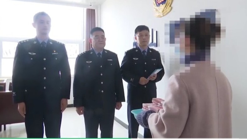 直播买翡翠原石被骗,多人网拍翡翠原石被骗