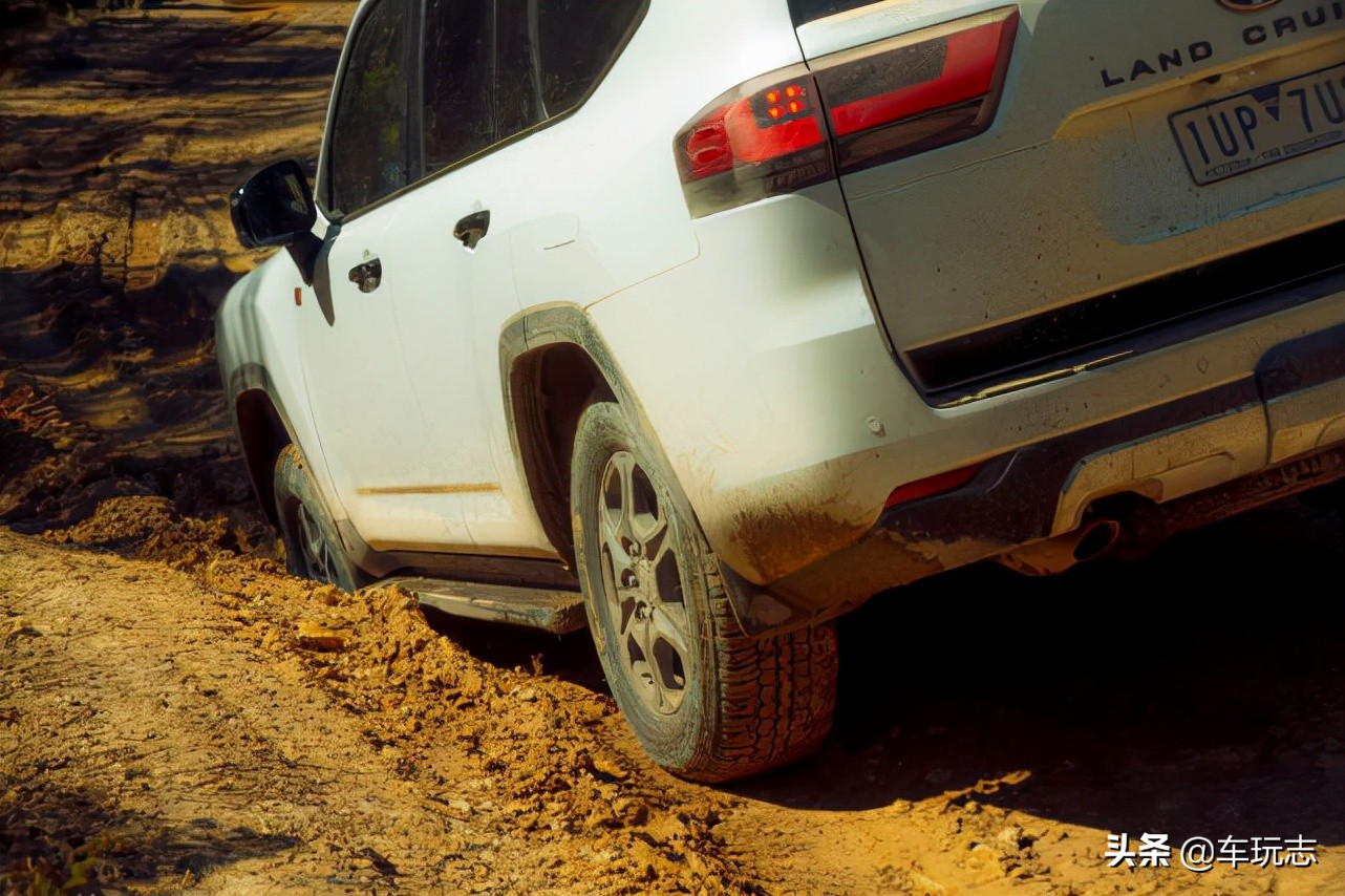 丰田陆地巡洋舰lc3002023最新款,2022款丰田陆地巡洋舰300