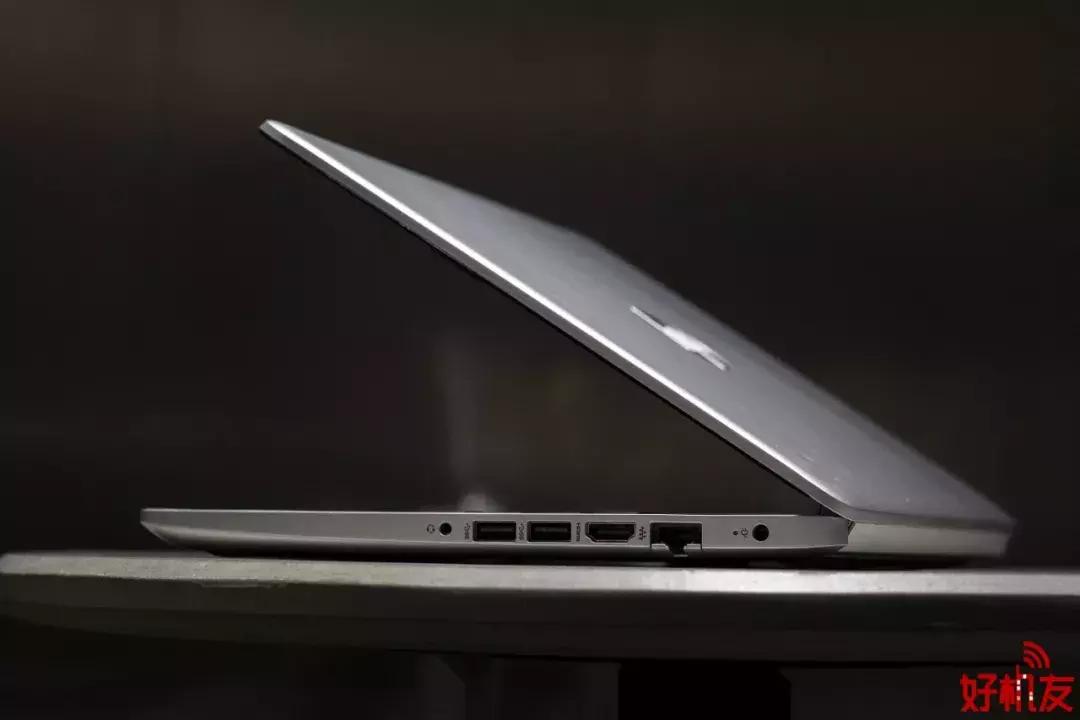 来面试的小姐姐拿出了一款新版笔记本，我去了解了一下……