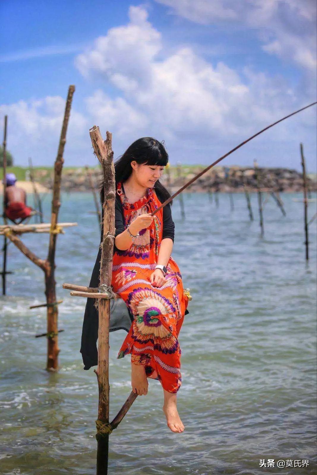 斯里兰卡古老而独特的垂钓方式,斯里兰卡独有的钓鱼方式