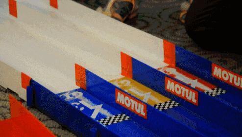 100块买到的四驱车，让我成了全班的MVP