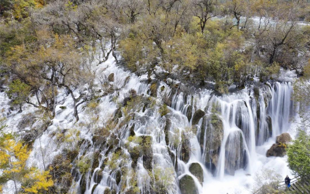 九寨更迷人,神奇的九寨景色迷人惹人醉