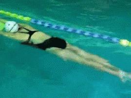 蛙泳脚用力点,蛙泳腿怎么练蹬腿