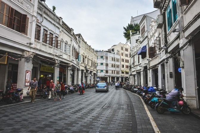 在这个阳光明媚的春季,在这个阳光灿烂的日子里