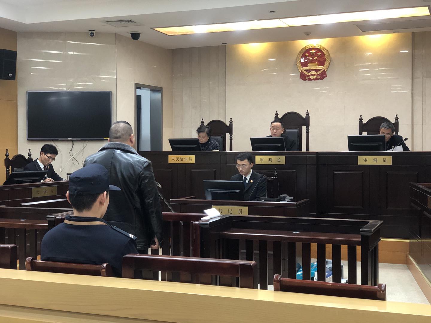 灏忔按琛ㄧ壍鍑鸿嚜鏉ユ按鍘傝厫璐ユ,鍠濊尪璐瑰紩鍑虹殑璐厫