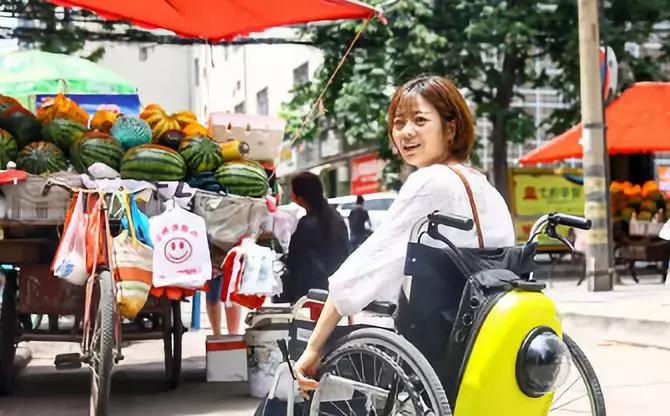 她3岁惨遭父母抛弃,无腿女孩截肢后被父母狠心遗弃