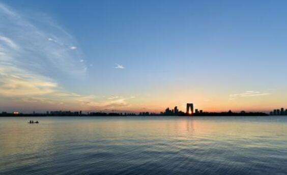 苏州旅游必去十大景点苏州园林,拙政园离苏州站近还是苏州北近