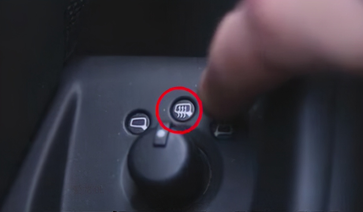 后视镜起雾解决方法,车后视镜起雾怎么办最有效方法