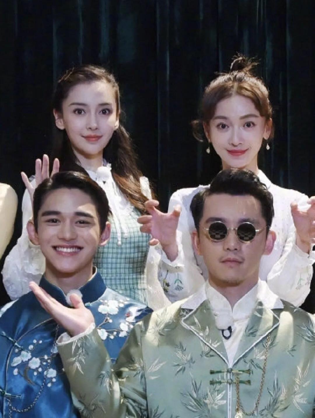 吴谨言和angelababy撞衫又撞脸,吴谨言的颜值巅峰