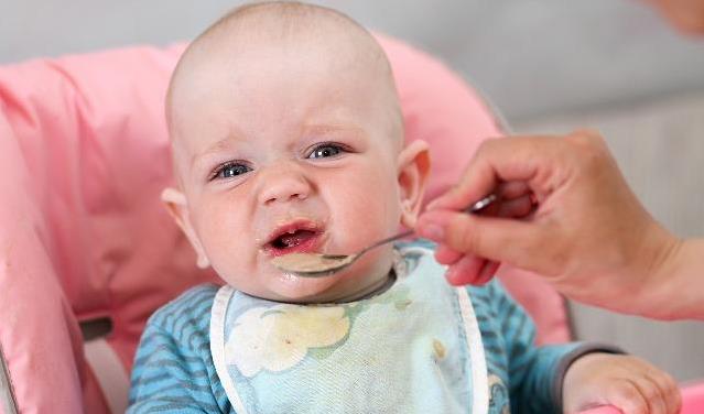 宝宝喜欢“掐人”求关注，家长别觉得是好玩，要及时纠正，附建议