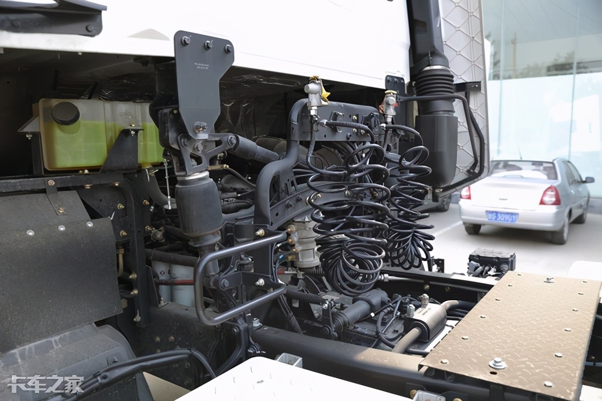 340马力配10挡箱，中短途运输利器，详解东风天龙4x2重卡