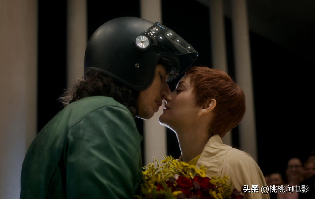 组图：美得毫不费力！“法国玫瑰”玛丽昂·歌迪亚杂志大片