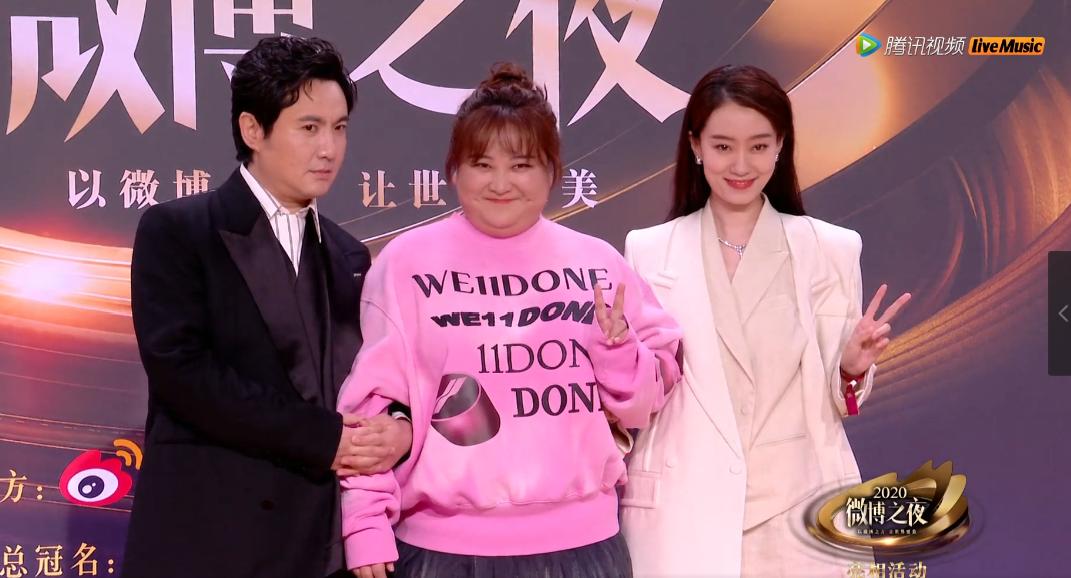 微博之夜杨颖杨幂讨论热巴,微博之夜迪丽热巴与邓超