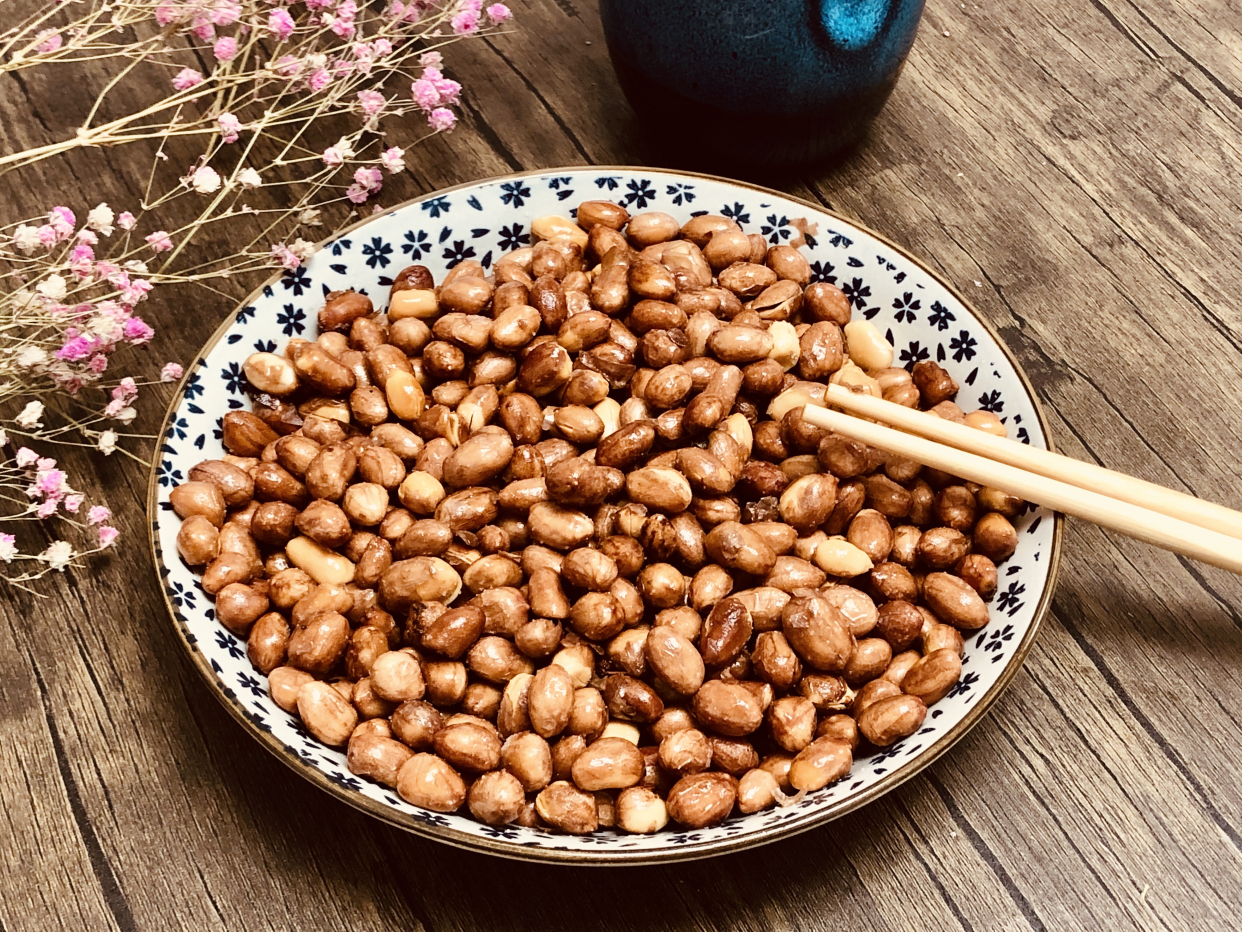 其实在炸花生米的时候是有技巧的,炸花生米放什么就能确定不会炸焦