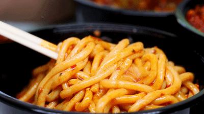 上头！爆辣*疆新**炒米粉，飙泪也想嗦完