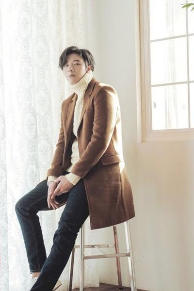 男生卡其色大衣穿搭高级感,男生卡其色衣服内搭怎么搭配