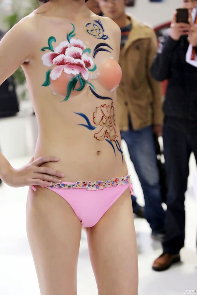 人体彩绘模特的心酸，没有丝毫衣物遮拦，还有更让人无法接受的！