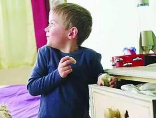 孩子在家偷钱还不承认怎么教育,孩子在家总偷拿钱应该怎样教育