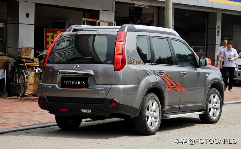 老日产奇骏2.0与新1.5,09老奇骏尾灯最上面的是什么灯