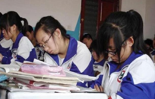 初中生每晚熬夜做作业怎么办,初中生每天熬夜写作业到凌晨两点