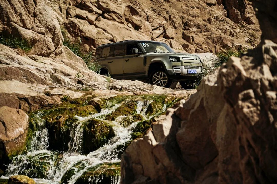 平行进口路虎卫士110版最新试驾,路虎卫士110p400e试驾