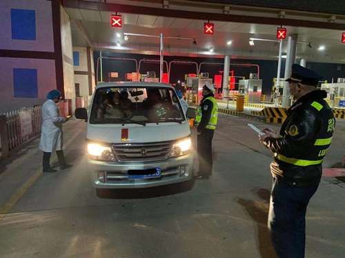 城市党建筑牢疫情防控防线,党建引领筑牢疫情防控红色堤坝