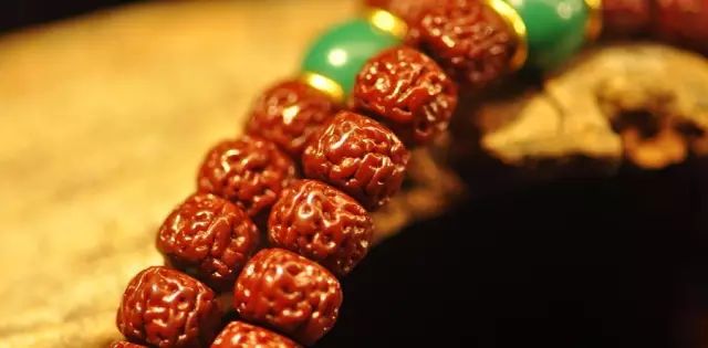 有玻璃底的手串可以直接用手盘吗,紫檀手串多久能盘出玻璃底