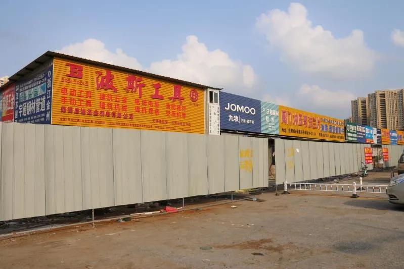 升级改造后的农贸市场夜景太美了,改造升级的农贸市场变靓了