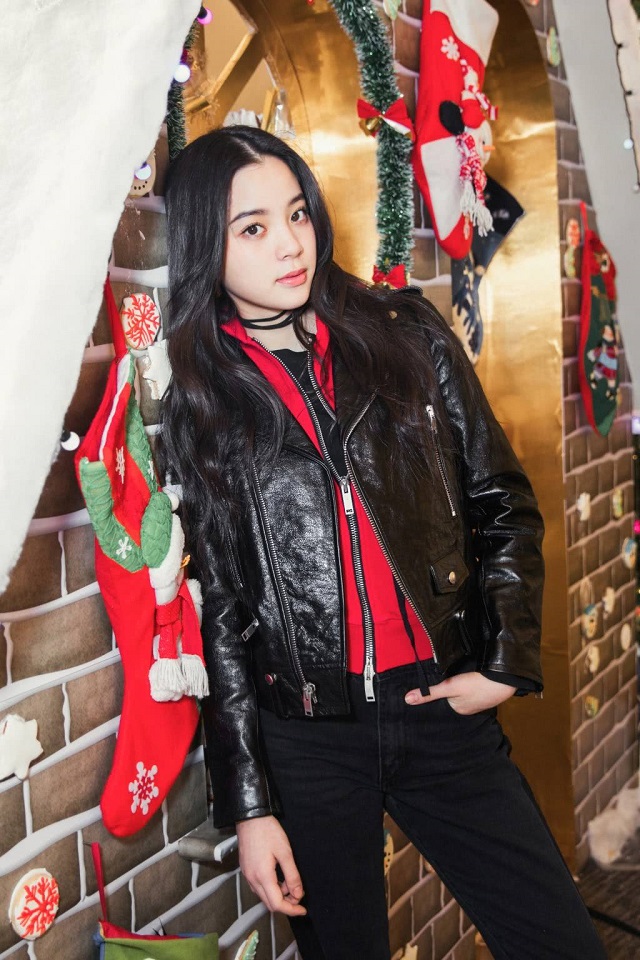 米白色外套内搭什么颜色打底衫,瓦蓝外套内搭什么色打底衫好看