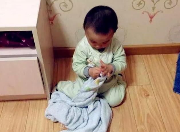 孩子依赖被角和小毯子，并非是恋物癖，过渡性客体请了解下