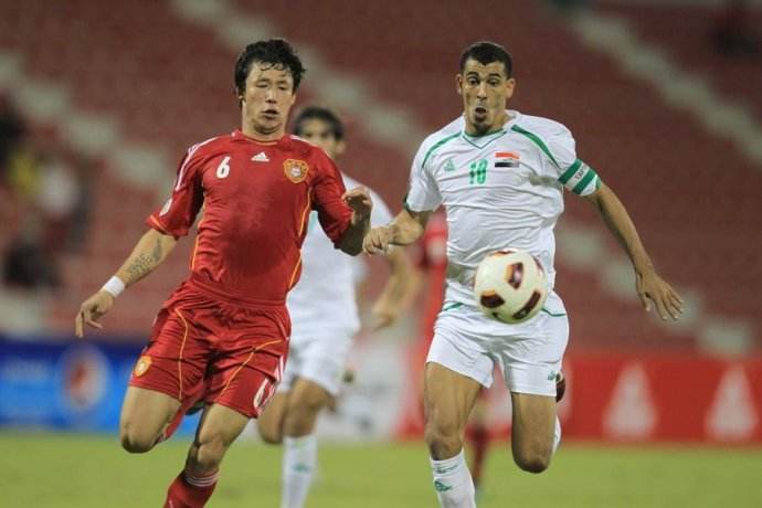 国足雨夜绝杀伊拉克高燃集锦,国足5-0大胜引发热议