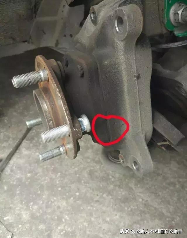 轮胎螺丝为什么会脱落,汽车轮胎螺丝老是断怎么回事