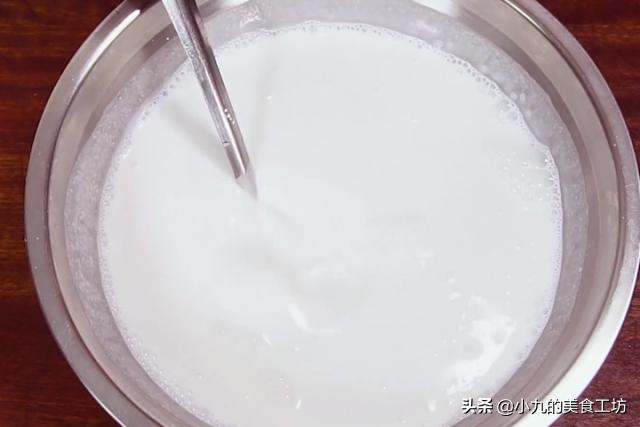 想吃凉皮不用买最简单的制作方法,不用洗面的米皮的家常做法