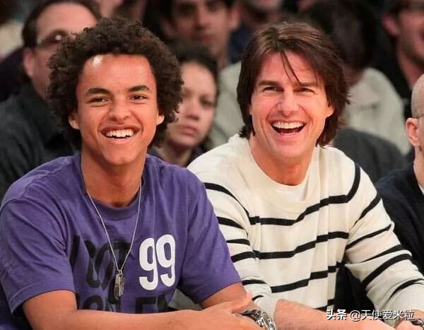 57岁阿汤哥比24岁黑人养子年轻太多！星二代是光环还是诅咒？