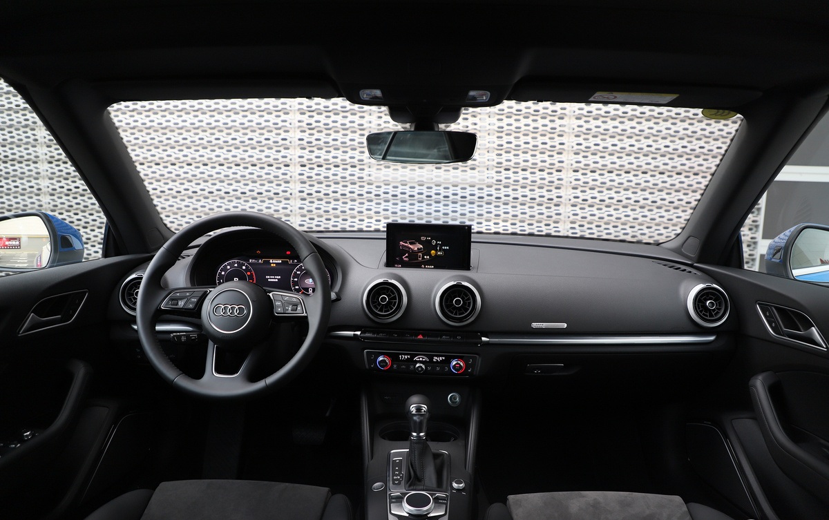 双门四座的顶级豪车,两百万舒适度最好的四座敞篷车