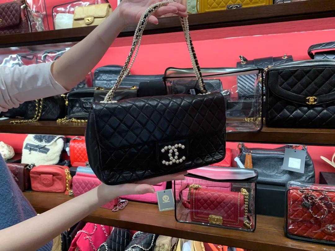 比炒茅台、炒基金更靠谱?95后们扎进了又一个万亿市场