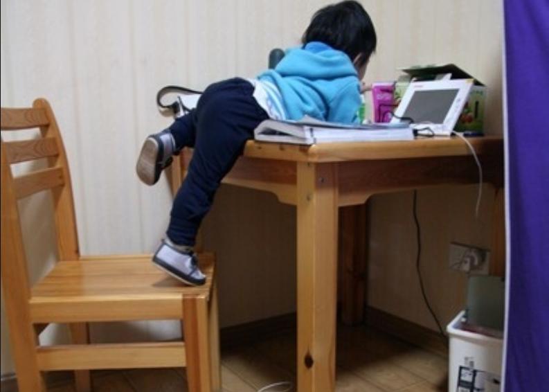 父子一起跪搓衣板,宝爸带娃的下场