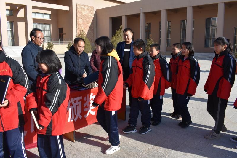 县委政法委联合大白登中学开展“崇尚科学、反对*教邪**”征文比赛