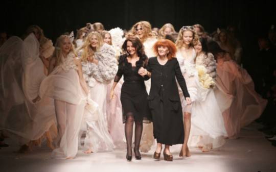 宽松针织衫慵懒薄款初秋破洞,慵懒风针织衫搭配