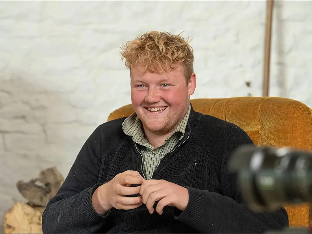 豆瓣9.6，这个“英国版李子柒”承包了我本月的笑点