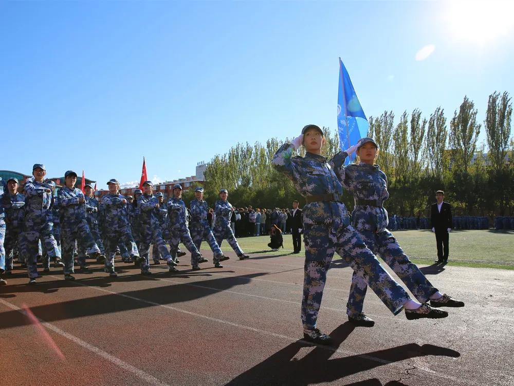 阜新高等专科学校隆重举行2020-2021学年度开学典礼暨新生军训闭营式