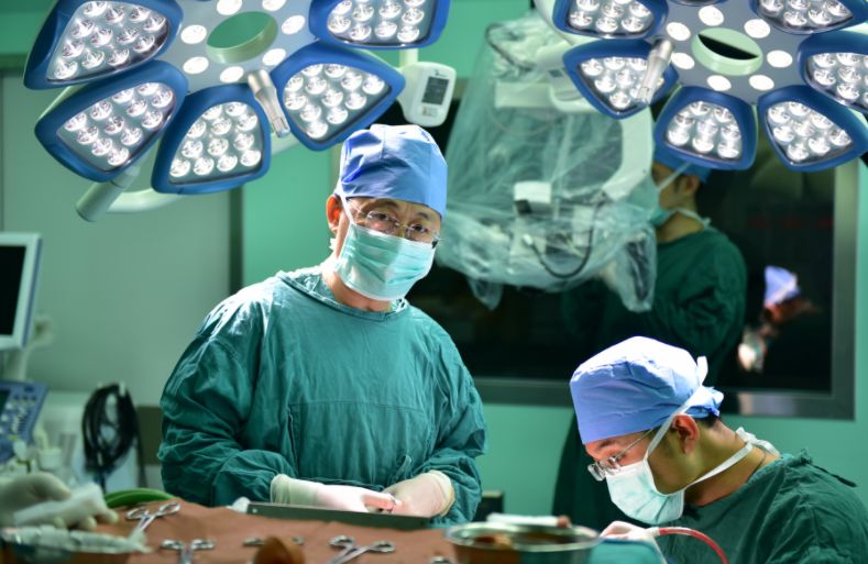 大脑手术切除肿瘤,7岁男孩切除13厘米大脑肿瘤