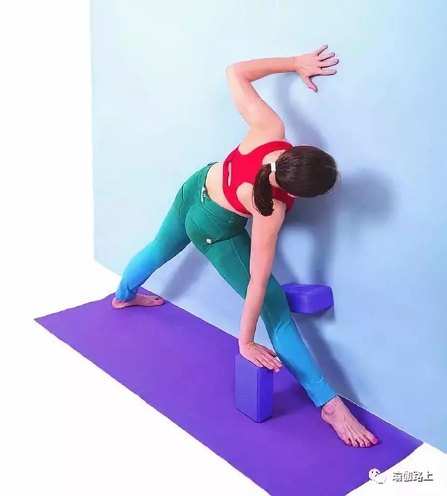 怎样用瑜伽砖矫正xo型腿,瑜伽矫正o型腿