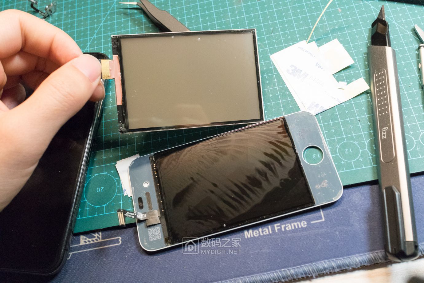 把未拆封的iphone4做成标本,iphone4被做成标本