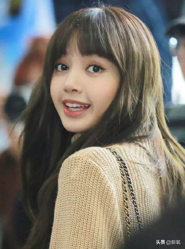 关晓彤黑色芭比造型,关晓彤专属芭比娃娃